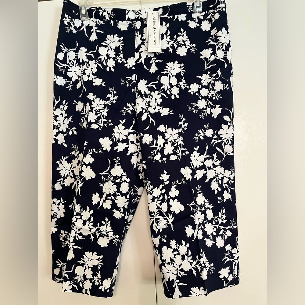 Alfred Dunner Monochrome Floral Capri Pants